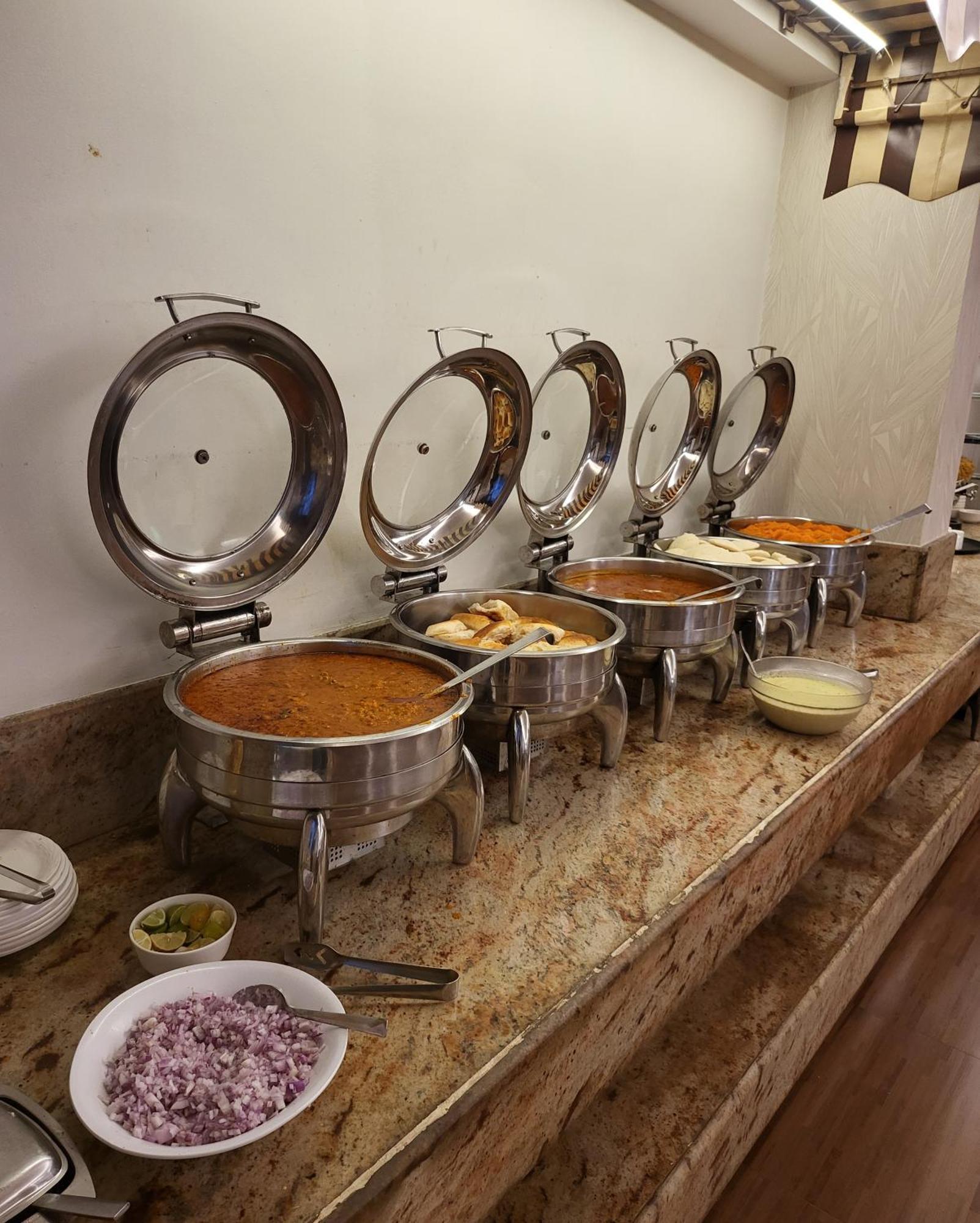 Hotel Maharana Inn Chembur Mumbai Exterior foto